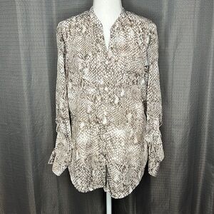 JONES NEW YORK MEDIUM BROWN AND WHITE SNAKESKIN PRINT BUTTON FRONT BLOUSE
